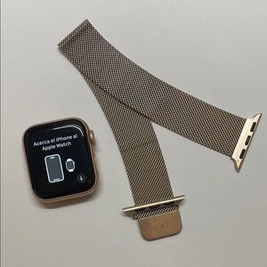 Series 4 Rose Gold Apple Watch with Rose Gold Mesh Band and charger